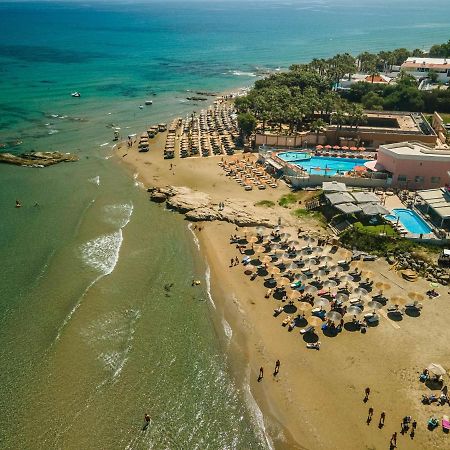 Manos Beachside Apartments Agia Marina Exteriör bild