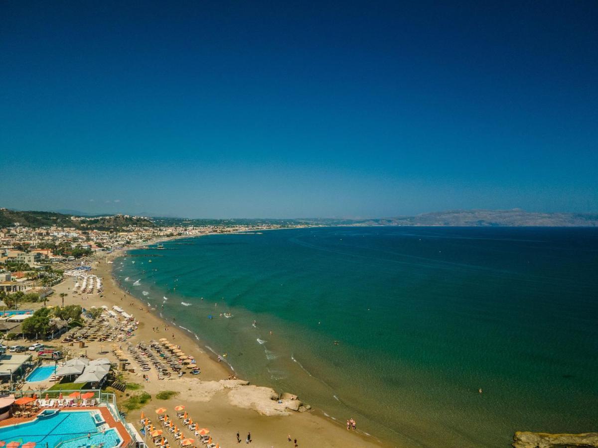 Manos Beachside Apartments Agia Marina Exteriör bild