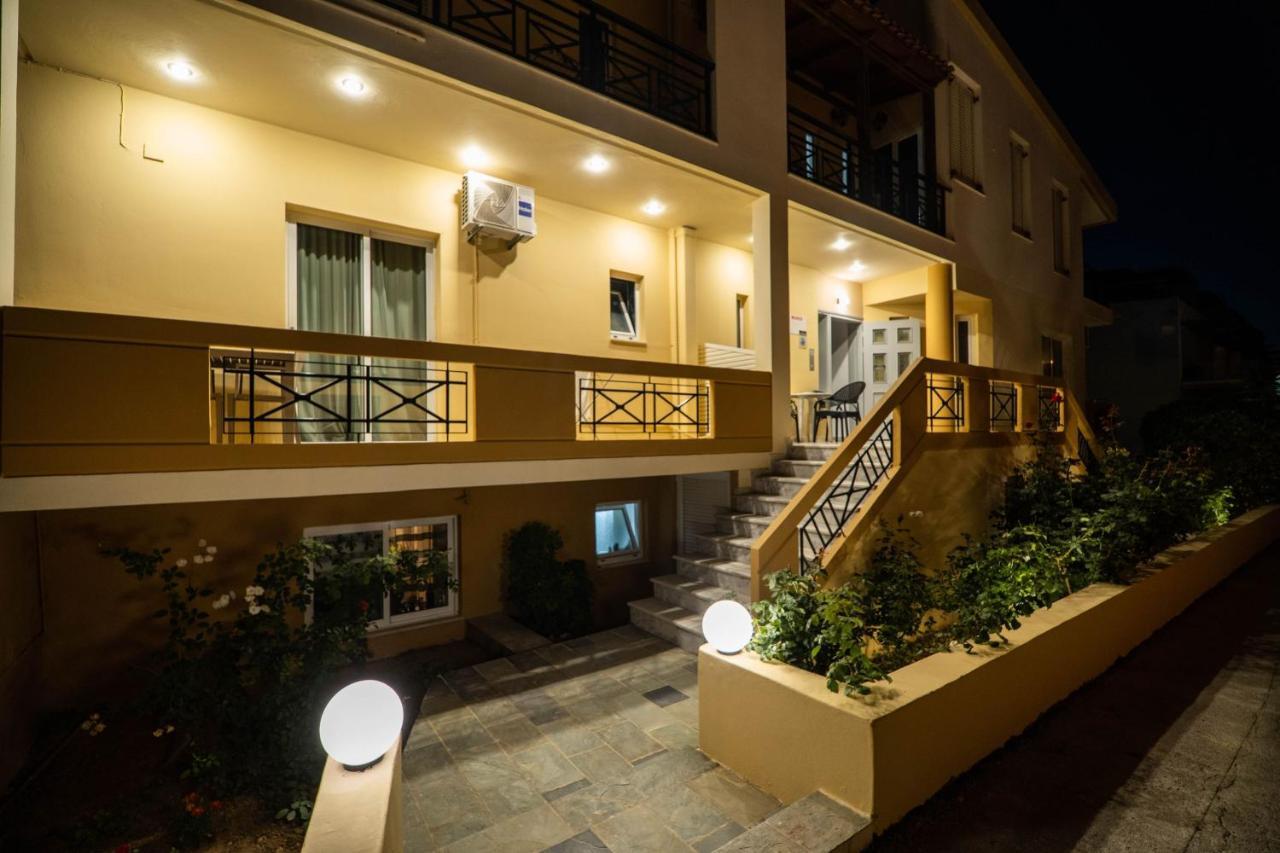 Manos Beachside Apartments Agia Marina Exteriör bild