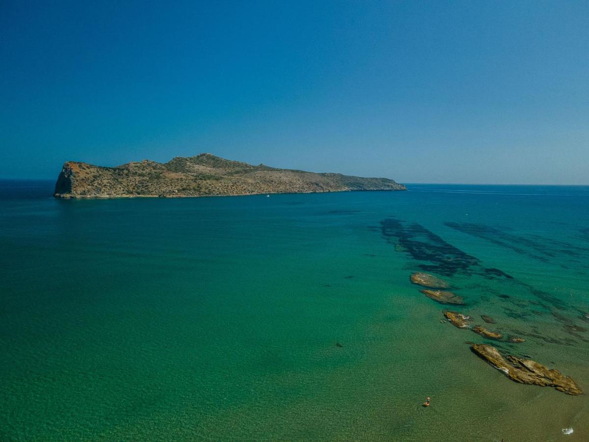 Manos Beachside Apartments Agia Marina Exteriör bild