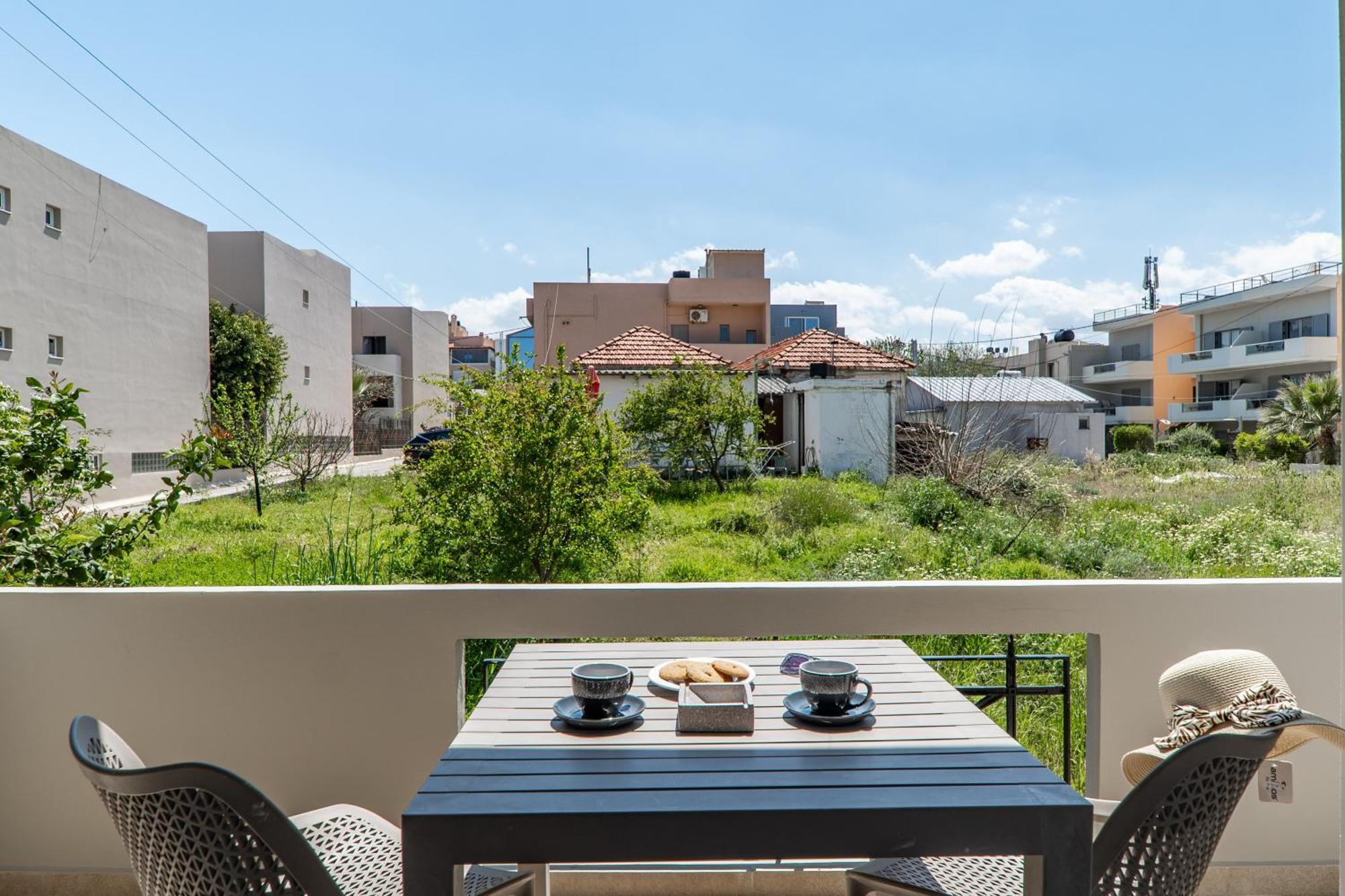 Manos Beachside Apartments Agia Marina Exteriör bild