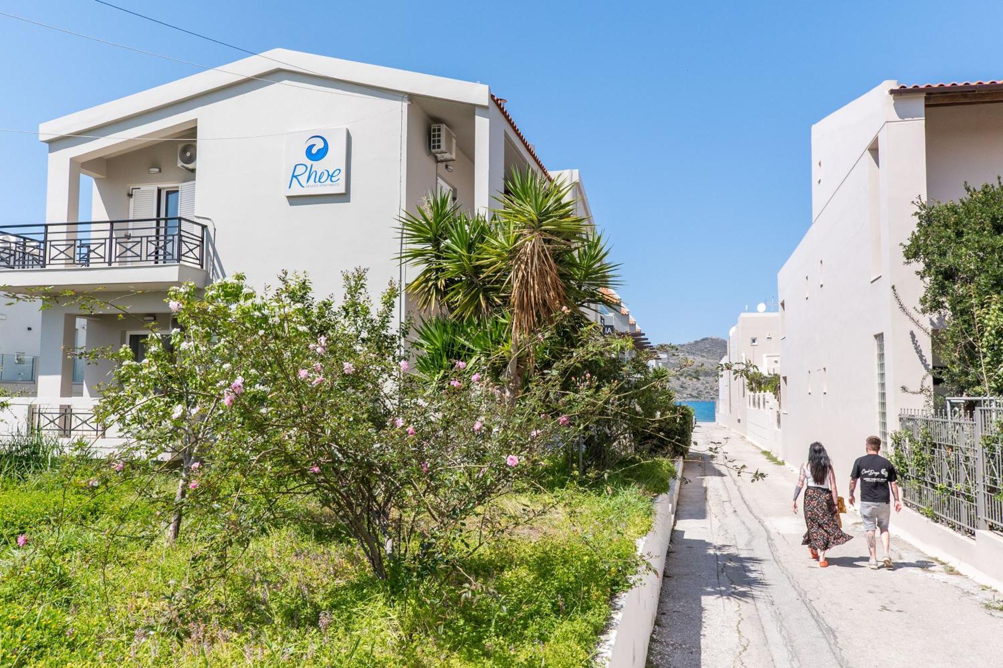 Manos Beachside Apartments Agia Marina Exteriör bild